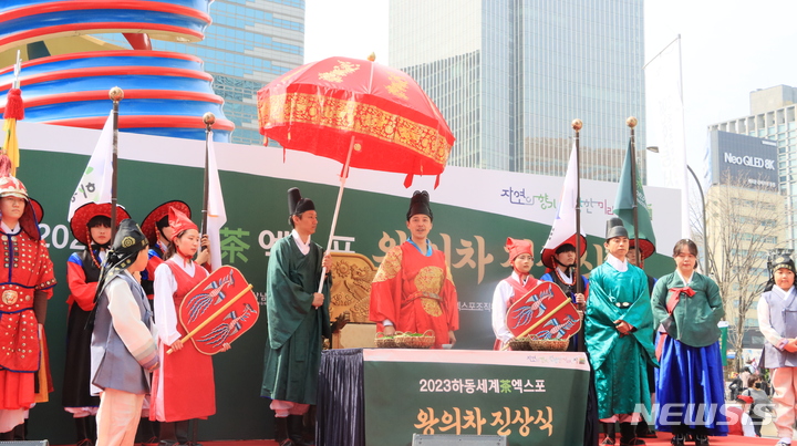 Hadong World Tea Expo J-33, Reconstitution du ‘King’s Tea Jin Sang-sik’ à Séoul :: Sympathy Media Newsis News Agency ::