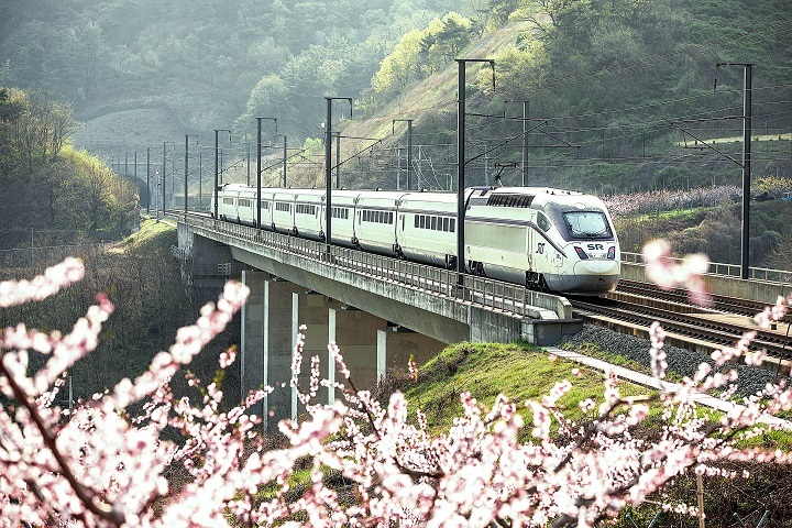 [서울=뉴시스] 사진은 에스알이 운영하는 수서발고속열차 SRT의 모습. (사진=에스알 제공) 2024.04.30. photo@newsis.com *재판매 및 DB 금지