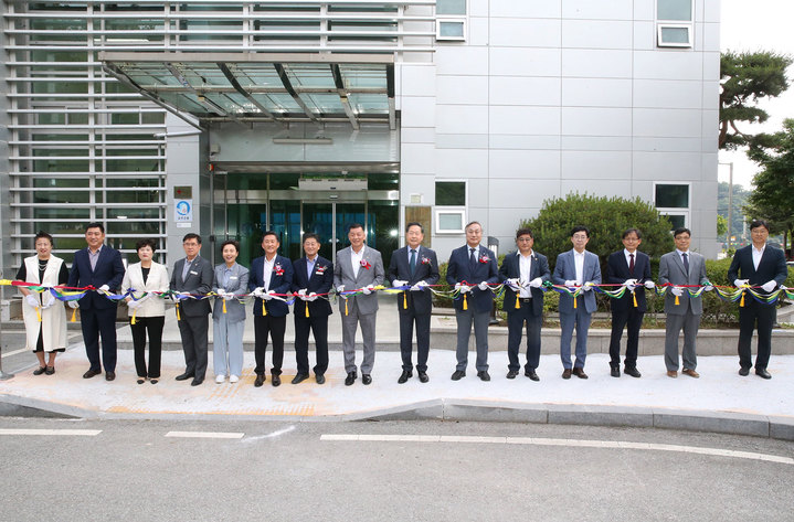 개관식 참석자들 *재판매 및 DB 금지