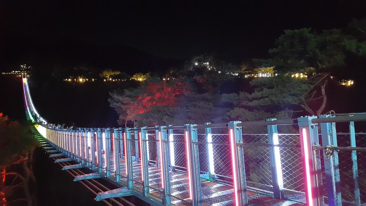 원주 소금산 출렁다리와 하늘 바람길 야경. *재판매 및 DB 금지
