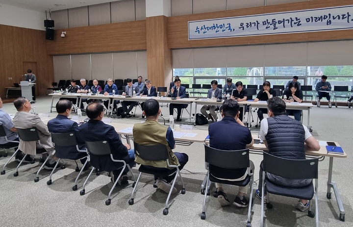 해수부 차관, 노량진 수산시장서 "우리 수산물 안전"(종합)