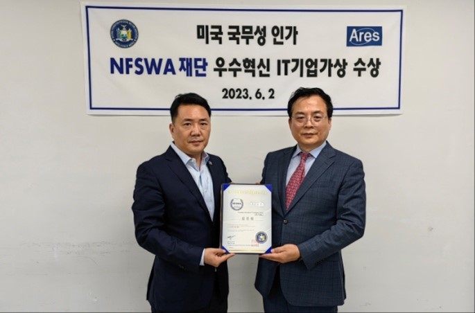 이한수 NFSWA 재단 사무총장(왼쪽), 아레스 김진원 대표이사(오른쪽). (사진=아레스). *재판매 및 DB 금지