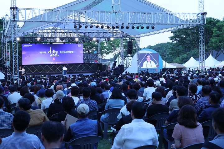 제33회 한산모시문화제가 9일 김기웅 서천군수 등 주민과 관광객 800여 명이 참여한 가운데 화려하게 개막했다. 2023. 06. 10 서천군 *재판매 및 DB 금지