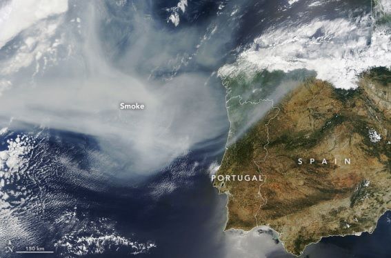 [청주=뉴시스] 연종영 기자 = 충북 청주의 고려대기환경연구소가 28일 공개한 NASA(미항공우주국)의 위성영상 자료. 캐나다 대형발생한 산불로 발생한 연기와 오염물질이 26일(현지시각) 포르투갈, 스페인 등지로 이동하고 있다. (사진=고뎌대기환경연구소 제공) 2023.0628. jyy@newsis.com