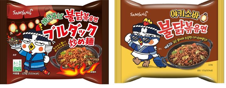 [서울=뉴시스] 일본 현지에서 판매하는 야키소바불닭볶음면(사진 왼쪽), 국내에 출시된 야키소바불닭볶음면(오른쪽) 제품. (사진=삼양식품 제공)