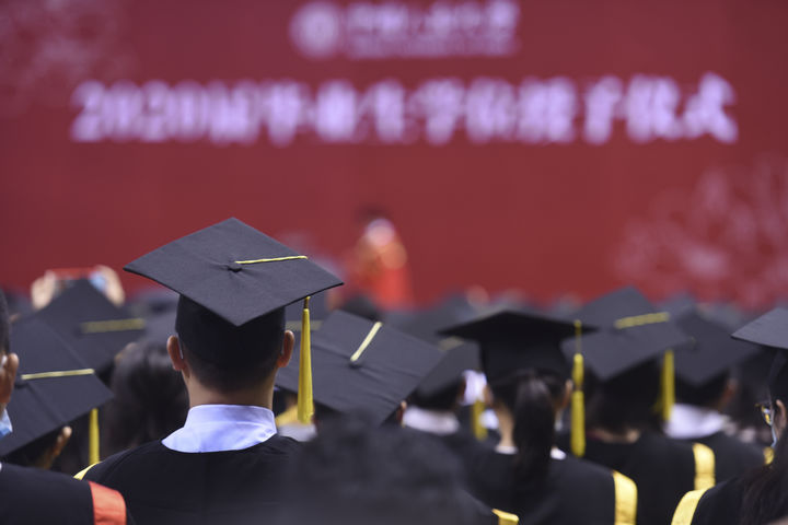 [서울=뉴시스] 중국의 한 대학교 졸업식 모습.(사진=뉴시스DB) *재판매 및 DB 금지