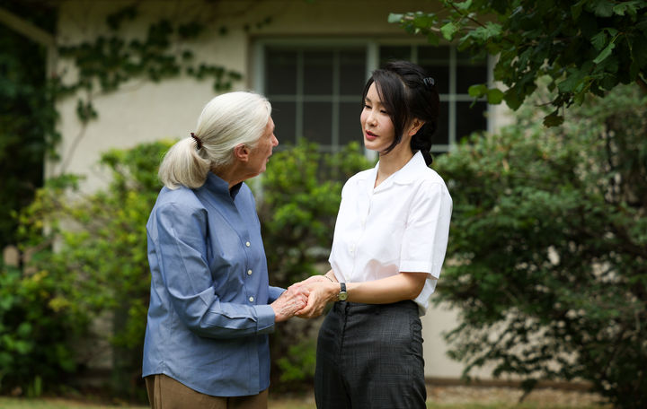 [서울=뉴시스]  La Première Dame Kim Kun-hee, épouse du président Yoon Seok-yeol, s'entretient avec le Dr Jane Goodall, primatologue et militante environnementale de renommée mondiale, au 