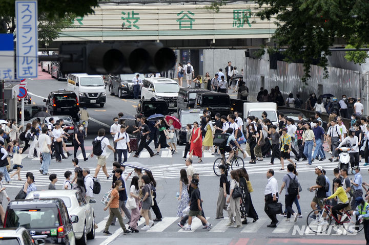 日 물가, 美 앞질렀다… “임금 더 올려야 디플레 벗어난다”