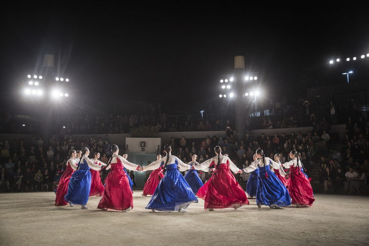 국립국악원_추석공연. 팔도유람 강강술래. (사진=국립국악원 제공) photo@newsis.com *재판매 및 DB 금지