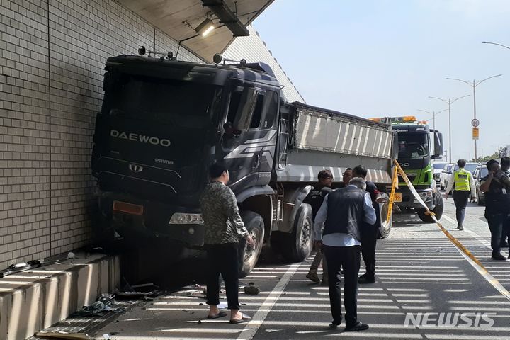 고잔 지하차도 버스-트럭-SUV 3중 추돌, 28명 중경상