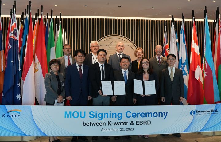 한국수자원공사(K-water)는 22일 영국 런던 유럽부흥개발은행(EBRD) 본사에서 물관리 및 우크라이나 재건 참여 관련 기관 간 상호협력을 위한 업무협약을 체결했다. 2023. 09. 23 *재판매 및 DB 금지