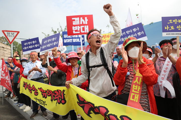 의성군 주민들이 27일 대구시내에서 '신공항 유치 반대'를 주장하며 가두시위하고 있다. (사진=의성군 제공) *재판매 및 DB 금지