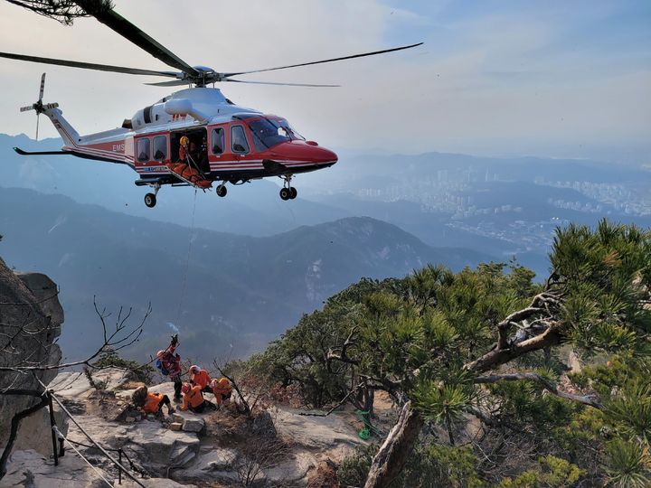 산악사고 소방헬기 구조활동 모습. (뉴시스 DB)