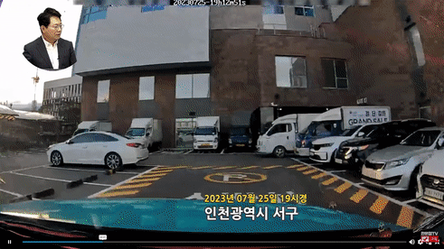 주차장 바닥에 앉아서 이야기를 나누다 차에 치인 50대 남녀 (사진=유튜브 채널 '한문철 TV' 캡처) *재판매 및 DB 금지