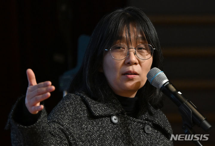 소설가 한강, 광주에서 역사 폭력 논하다 "반대의 맹세"