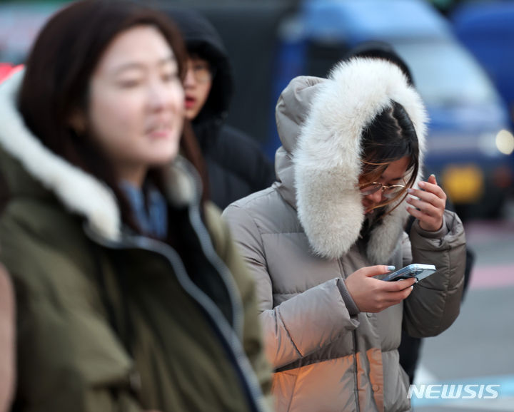 The morning temperature in southern Gyeonggi Province dropped by 10