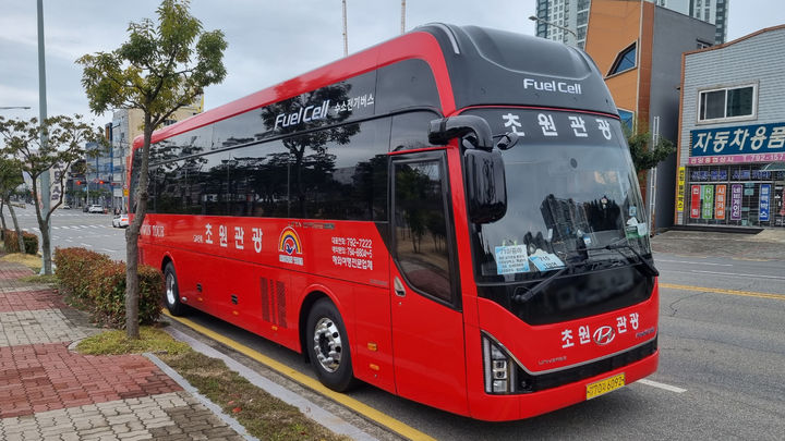 [광양=뉴시스] 광양시에서 3월 운행을 시작한 수소관광 버스. 2024.03.29. photo@newsis.com *재판매 및 DB 금지
