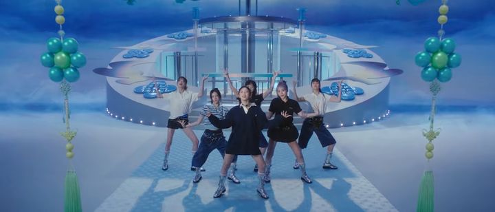 [서울=뉴시스] 걸그룹 아이브의 신곡 '해야' 뮤직비디오가 중국 누리꾼들의 비난성 댓글에 시달리고 있다. (사진=스타쉽 유튜브 갈무리) *재판매 및 DB 금지