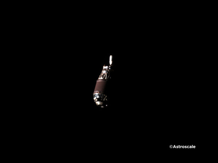 일본의 우주 스타트업 아스트로스케일이 세계 최초로 근접 촬영에 성공한 우주 쓰레기의 모습. (사진=아스트로스케일) *재판매 및 DB 금지