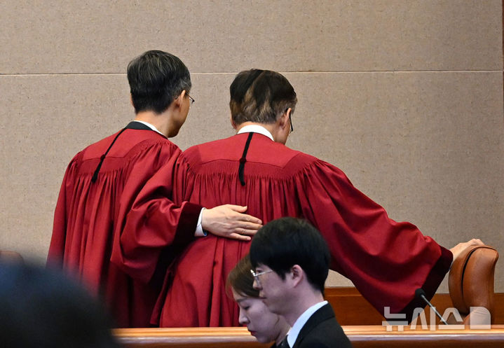 재판관 정치성향 분류 의미 없었다…'헌법위배·국민배신' 기준 판단[尹 파면]