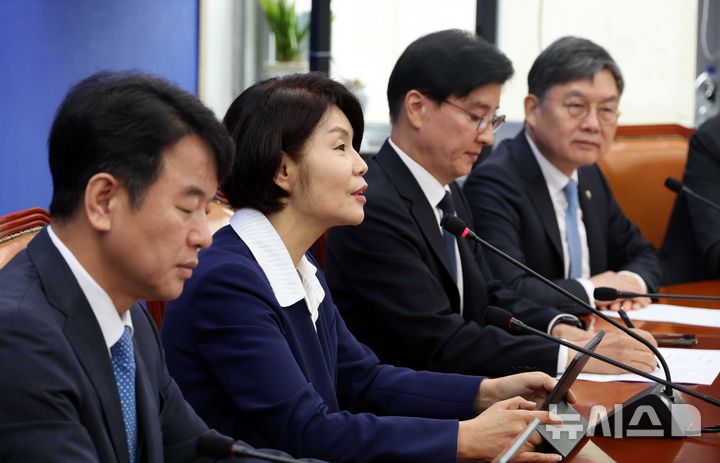 與 "정기국회 내 부동산대책 후속 입법 조속히 할 것"