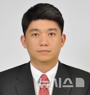 associate_pic4