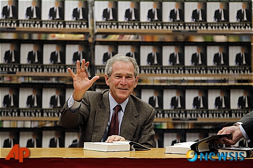 【달라스(미 텍사스주)=AP/뉴시스】조지 W. 부시 前 미국 대통령의 모습.