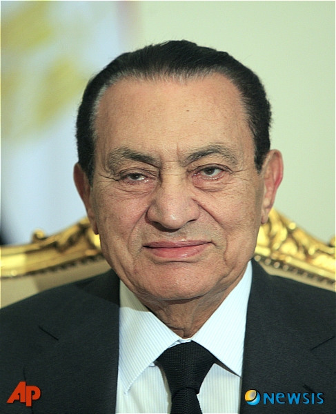 【카이로=AP/뉴시스】호스니 무바라크 이집트 대통령이 사임했다고 오마르 술레이만 부통령이 11일 밝혔다.  