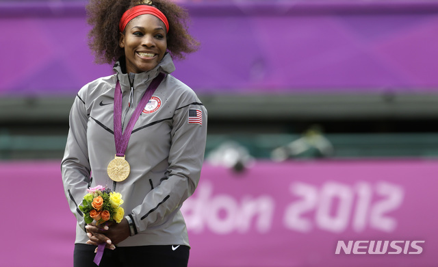[런던=AP/뉴시스] 2012년 런던올림픽 테니스 여자 단식 우승을 차지했을 당시 세레나 윌리엄스. 2012.08.04