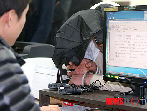 【서울=뉴시스】박상훈 기자 = 한때 대도(大盜)로 불렸던 조세형(당시 75·절도 10범)이 지난 2013년 서울 서초경찰서 형사과에서 절도 혐의로 조사를 받고 있다. hyalinee@newsis.com