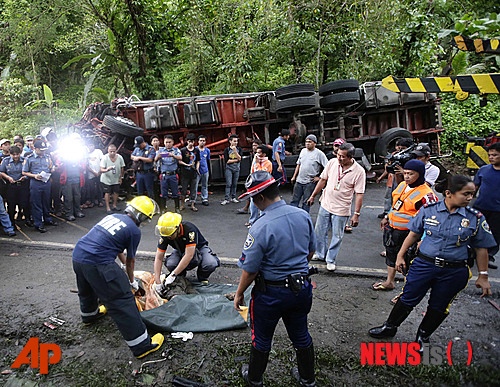 필리핀 남부서 버스 계곡에 추락...19명 사망 25명 부상