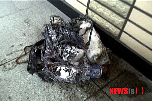【서울=뉴시스】28일 오전 10시 51분께 서울 지하철 3호선 도곡역 전동차에서 화재가 발생했다.   이 화재는 70대 남성이 불을 지른것으로 알려졌으며 수서경찰서 관계자는 