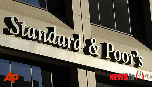 【뉴욕=AP/뉴시스】미국 뉴욕에 있는 신용평가사 스탠다드 앤드 푸어스(S&P) 본사의 모습.