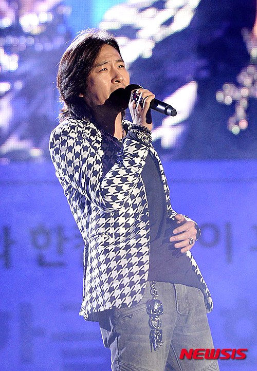 '부활' 보컬 김재희, 2000억대 투자 사기 가담 혐의 송치