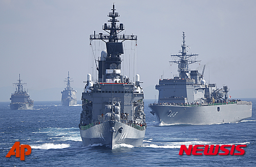 【도쿄=AP/뉴시스】일본 도쿄 남쪽 사가미(相模)만에서 18일 일본 해상자위대의 관함식이 열리고 있다. 2015.10.18