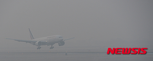 인천공항 짙은 안개로 결항·회항 속출…현재 정상운항