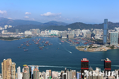 [홍콩=신화/뉴시스] 홍콩 빅토리아항과 홍콩섬 전경. 2024.05.17
