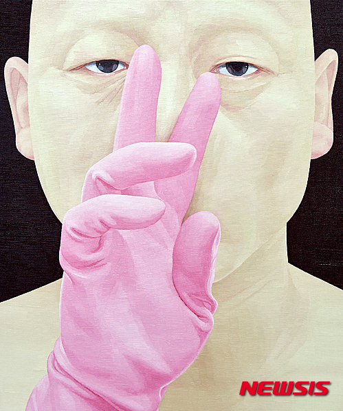 【서울=뉴시스】변웅필, 한 사람으로서의 자화상- 장갑2001 oil on canvas 72.7×60.6cm 2016