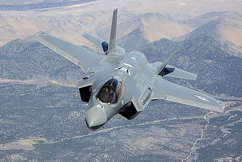 【서울=뉴시스】F-35 사업을 총괄하는 F-35 합동프로그램 사무국(JPO)은 올해로 예정된 미 공군의 최초작전가능(IOC) 선포를 지원하기 위한 소프트웨어 블록 3i의 개발을 완료했다. 11일 JPO는 보도자료를 통해 이같이 밝혔다. 블록 3i 소프트웨어는 향상된 컴퓨터 하드웨어를 통해 미 공군의 F-35A에 탑재돼 기본적인 전투 능력을 제공하게된다. F-35A. (사진출처: 록히드 마틴사) 2016.05.12 