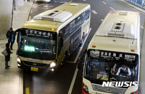 【인천공항=뉴시스】홍찬선 기자 = 인천공항 도착장을 출발하는 인천공항버스. 2017.01.02. mania@newsis.com