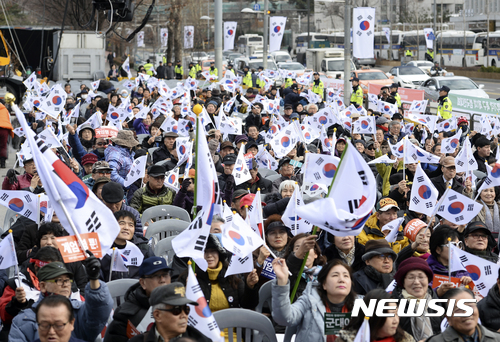 가짜뉴스 논란 '노컷일베' 운영자, 상표권 침해 기소