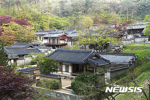 【안동=뉴시스】박준 기자 = 경북도는 한국의 산사(山寺)와 한국의 서원, 가야 고분군 등 도내 문화유산의 유네스코 세계문화유산 등재에 나선다고 9일 밝혔다. 사진은 도산서원의 모습이다. 2017.02.09(사진=경북도 제공)  photo@newsis.com 