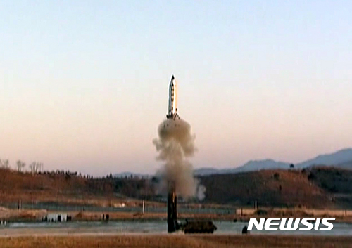 [종합]일본 "북한 발사 미사일 일본 EEZ에 낙하" 확인···'항행경보' 발령