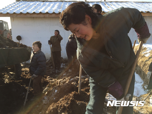 "중국 정부, 북한 노동자 6월 말까지 조기 귀국 지시" 도쿄신문