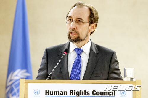 【제네바=AP/뉴시스】유엔 인권기구 수장인 요르단의 제이드 라드 알후세인 인권기구 대표(UNHCHR)가 27일 34차 인권이사회 회의에서 연설하고 있다. 2017. 2. 27.    