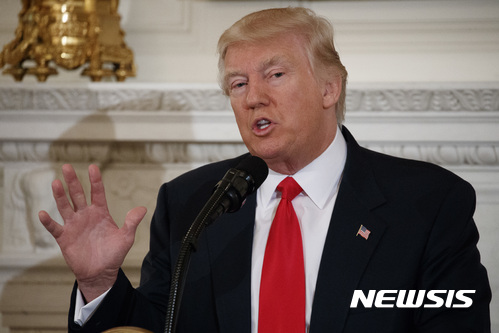 President Donald Trump speaks to a meeting of the National Governors Association, Monday, Feb. 27, 2017, at the White House in Washington. (AP Photo/Evan Vucci)