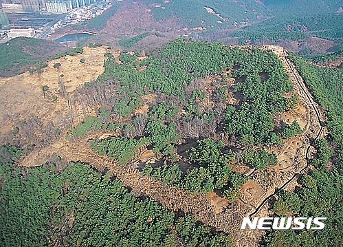 【대구=뉴시스】배소영 기자 = 9일 대구 북구청에 따르면 팔거산성과 구암동고분군의 역사적 가치가 재조명되고 있다. 사진은 팔거산성의 항공사진이다. 2017.03.09. (사진=대구 북구청 제공)  photo@newsis.com