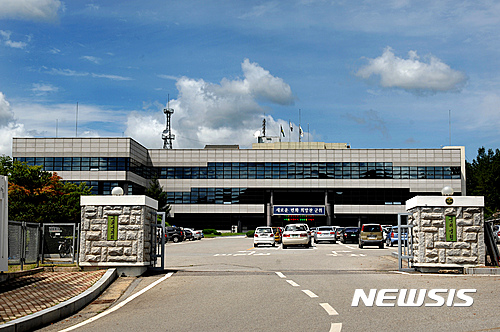 【군위=뉴시스】김진호 기자 = 경북 군위군은 21일 효령면 화계3리가 '2017 새뜰마을 공모사업'에 선정됐다고 밝혔다. 사진은 군위군청 전경. 2017.03.21 (사진= 군위군 제공) photo@newsis.com 