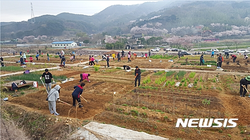 【부산=뉴시스】제갈수만 기자 = 부산 기장군은 '기장군 도시농업 육성 5개년 계획'을 수립해 올해부터 2021년까지 5년간 267억원을 투입해 텃밭조성 확대, 농촌체험관광지원센터 건립, 농경문화와 24절기문화복원 등 체계적인 관리와 체험·교육, 관광농업을 추진하여 도시농업의 메카로 만든다는 5개년 계획을 21일 발표했다. 207.03.21. (사진= 기장군 제공)  photo@newsis.com 