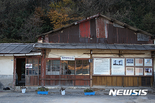 【광양=뉴시스】김석훈 기자 = 전남 광양시는 진월면 망덕리 윤동주 유고 보존 정병욱 가옥(국가등록문화재 제341호)의 전시 공간 일부 개선하기 위해 정비에 들어간다고 27일 밝혔다.2017.03.27. (사진=광양시청 제공)  kim@newsis.com